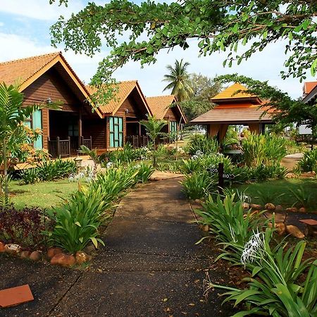The Manor Beach Resort Besut Кампунг-Куала-Бесут Экстерьер фото
