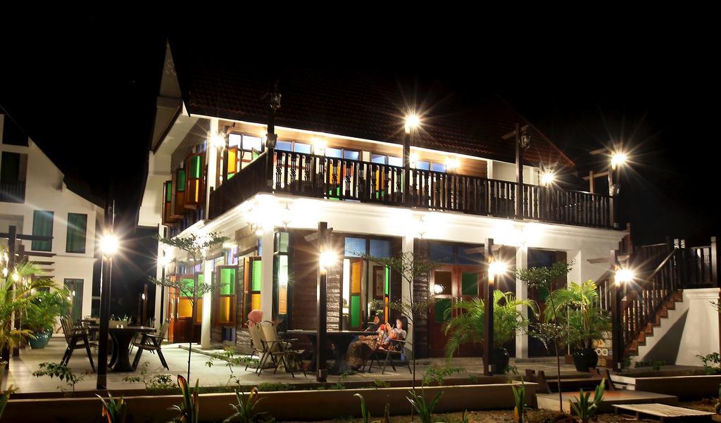 The Manor Beach Resort Besut Кампунг-Куала-Бесут Экстерьер фото