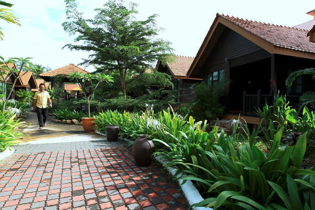 The Manor Beach Resort Besut Кампунг-Куала-Бесут Экстерьер фото