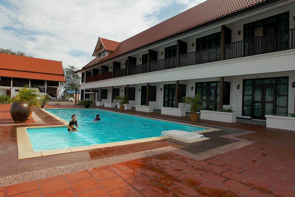 The Manor Beach Resort Besut Кампунг-Куала-Бесут Экстерьер фото
