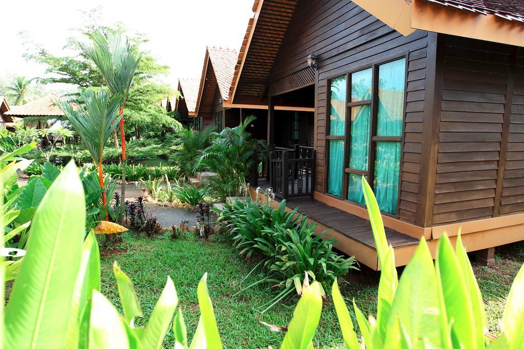 The Manor Beach Resort Besut Кампунг-Куала-Бесут Экстерьер фото