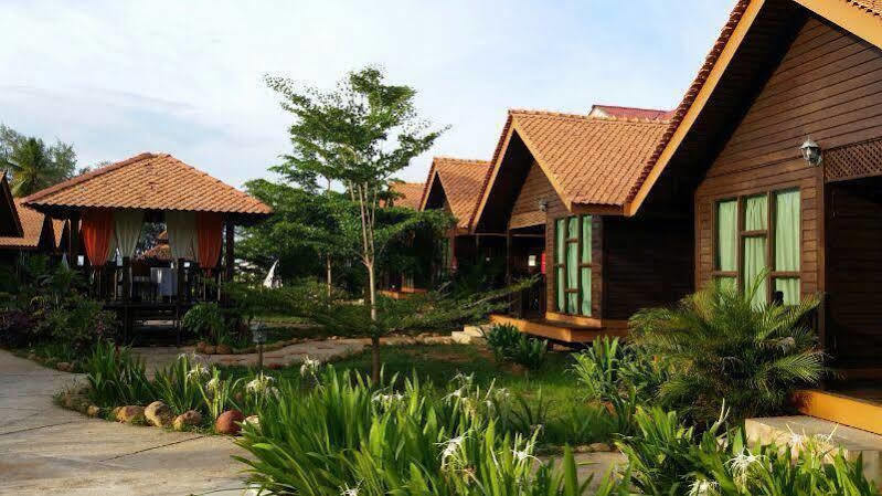 The Manor Beach Resort Besut Кампунг-Куала-Бесут Экстерьер фото